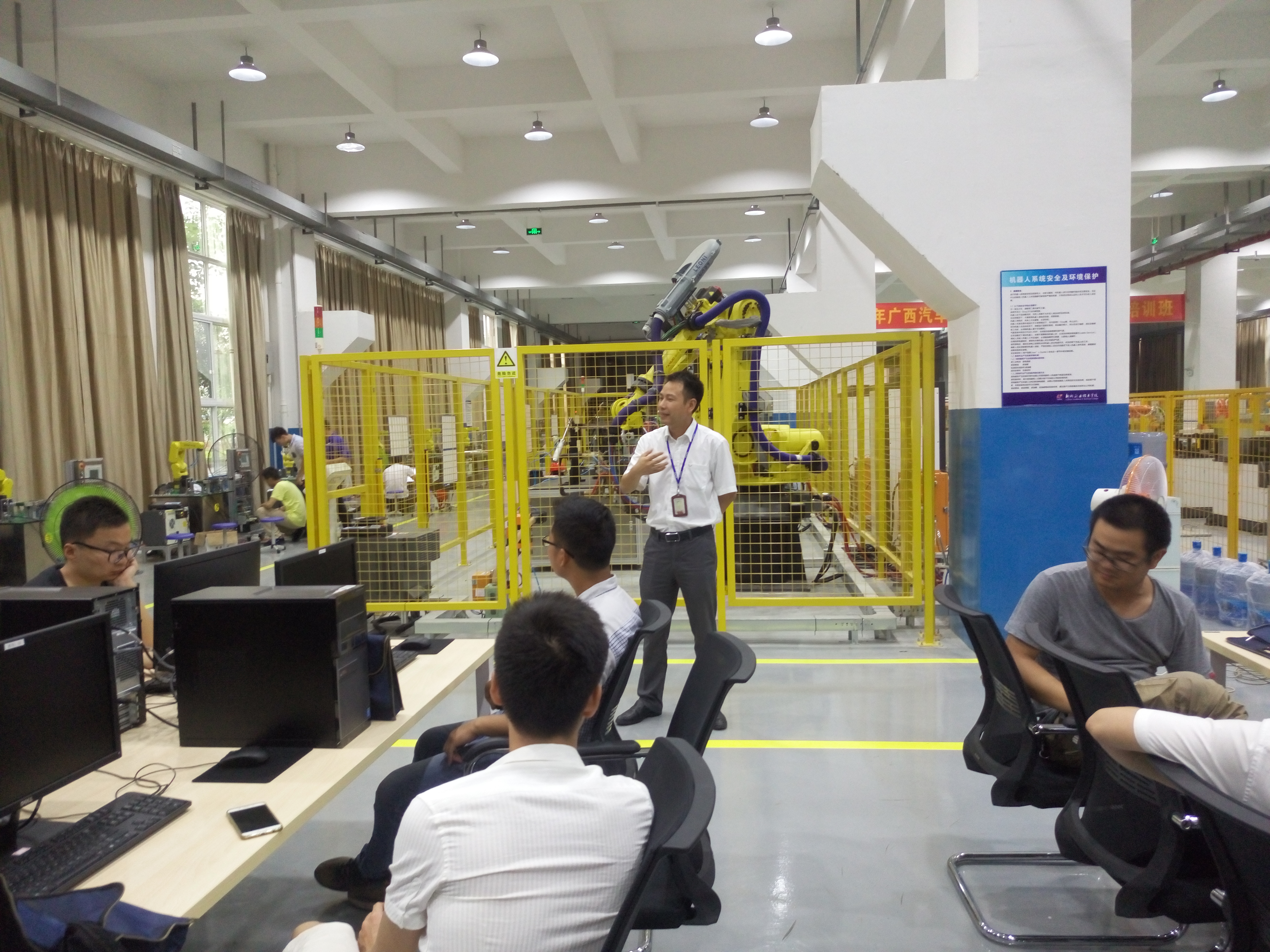 机电工程学院“2017年广西汽车集团ABB工业机器人基础培训班”20名学员结业