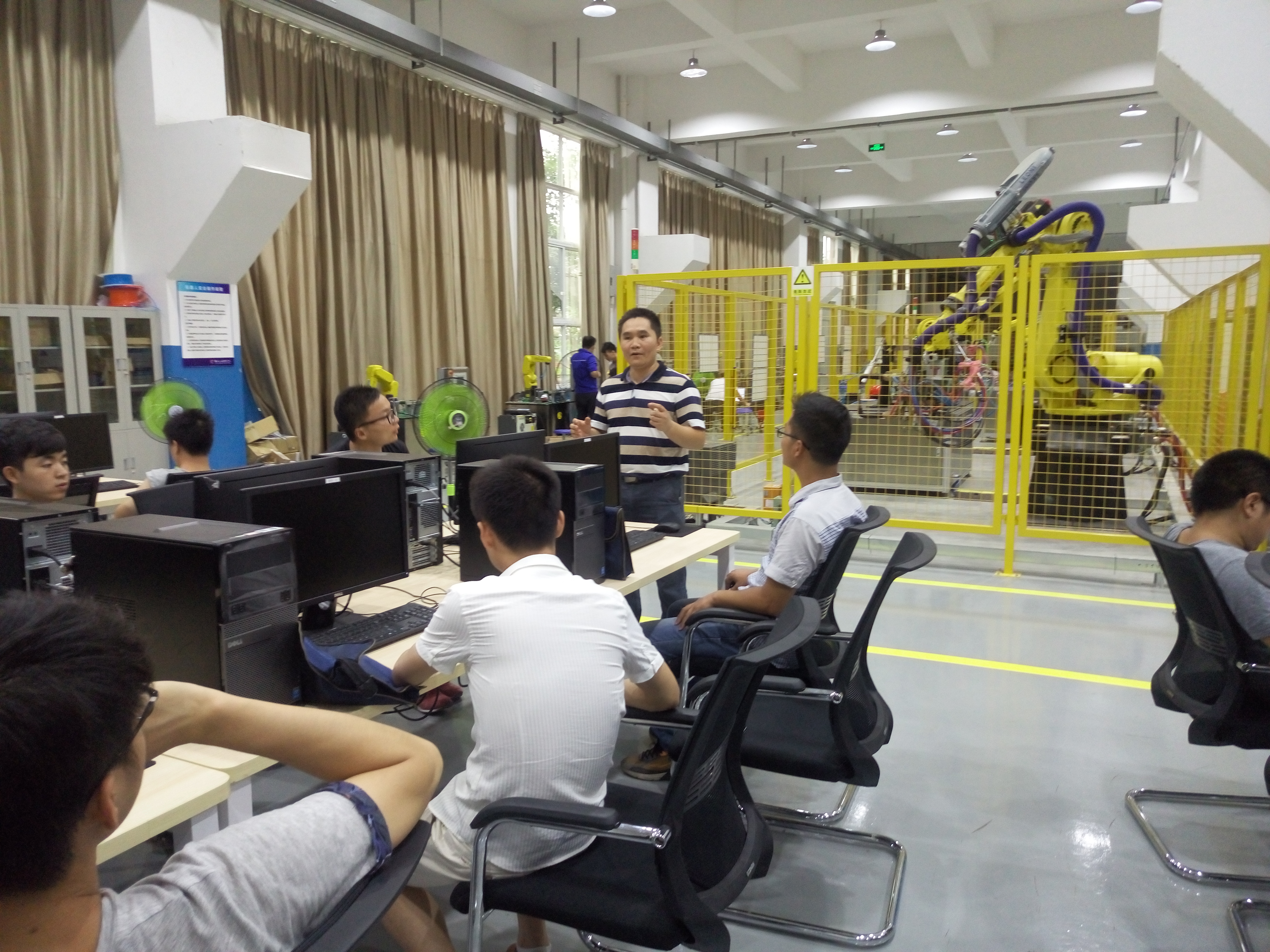 机电工程学院“2017年广西汽车集团ABB工业机器人基础培训班”20名学员结业